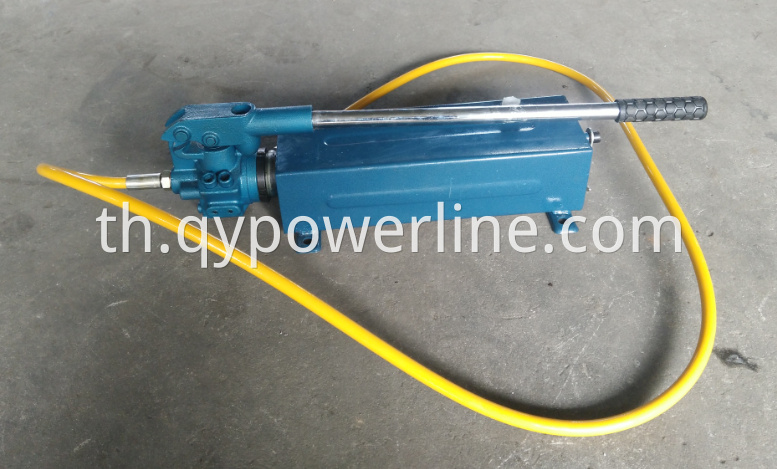 Manual hydraulic hand pump